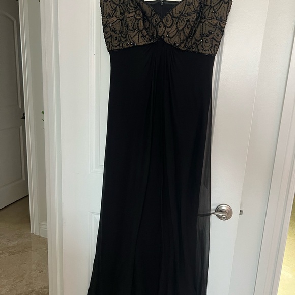 Beautifulful black strapless gown with a jacket and black stones - Picture 3 of 4
